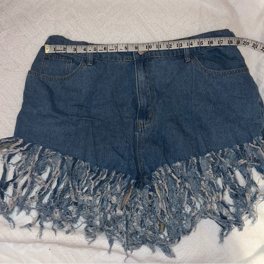 SHEIN SXY Plus Fringe Hem Denim Shorts